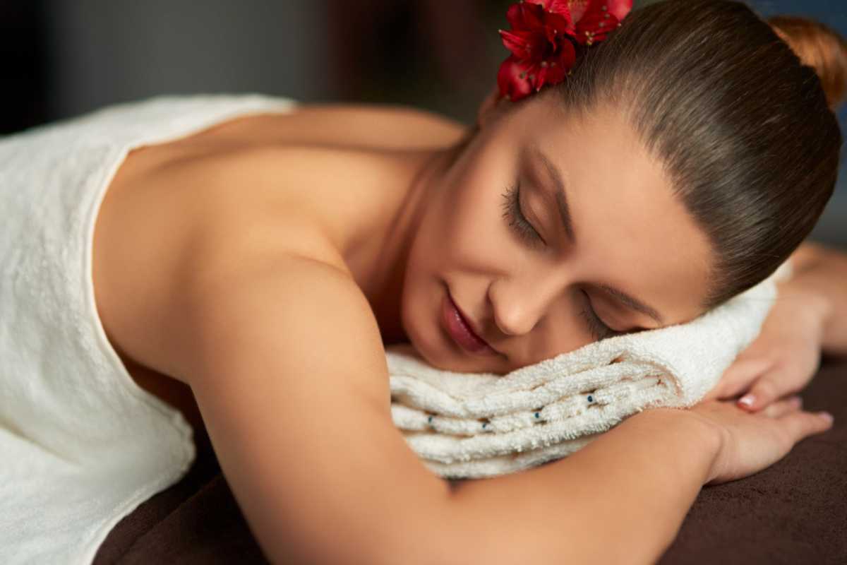 Massagem em Florianópolis propícia experiências sensoriais de autocuidado e relaxamento